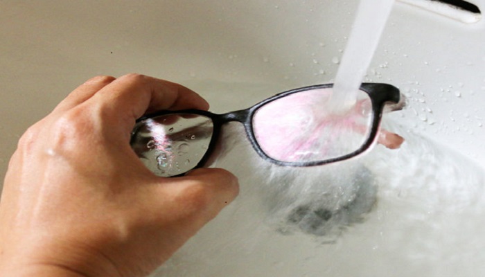 شیوه صحیح تمیز کردن عینک آفتابی